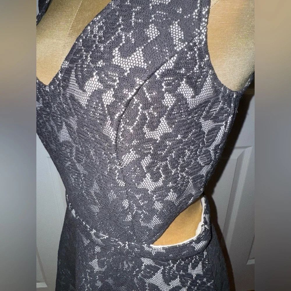 A&F LACE DRESS! - Picture 4 of 5